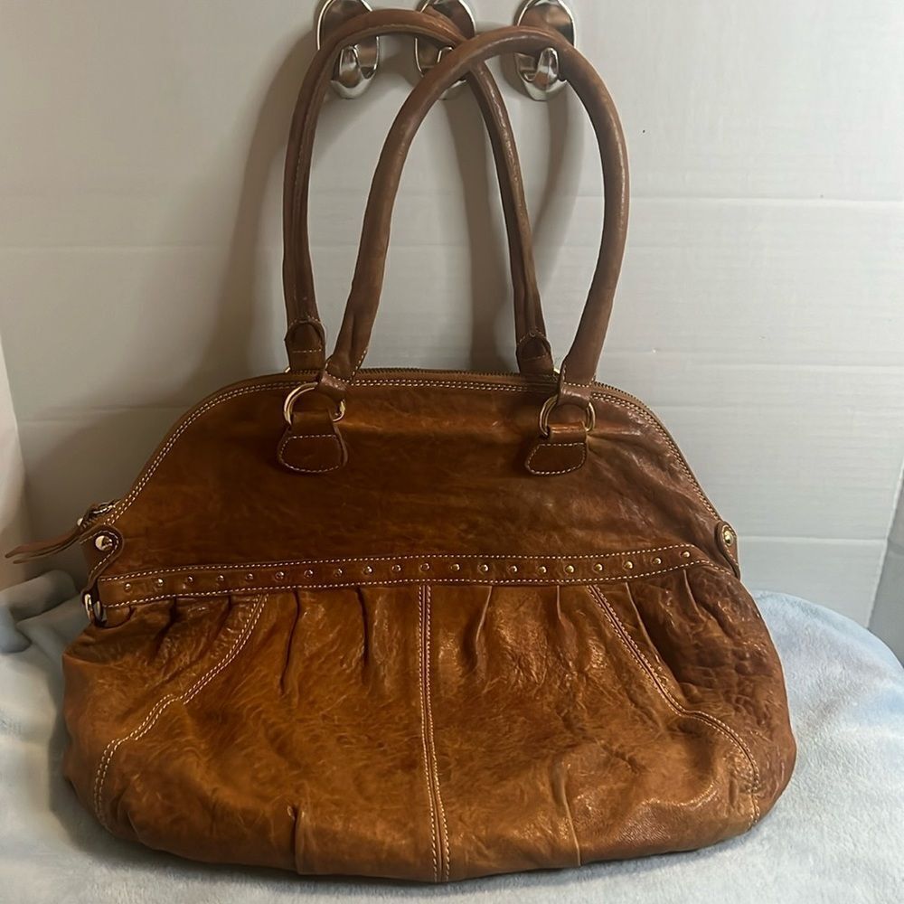 Destressed Leather Innue Bag